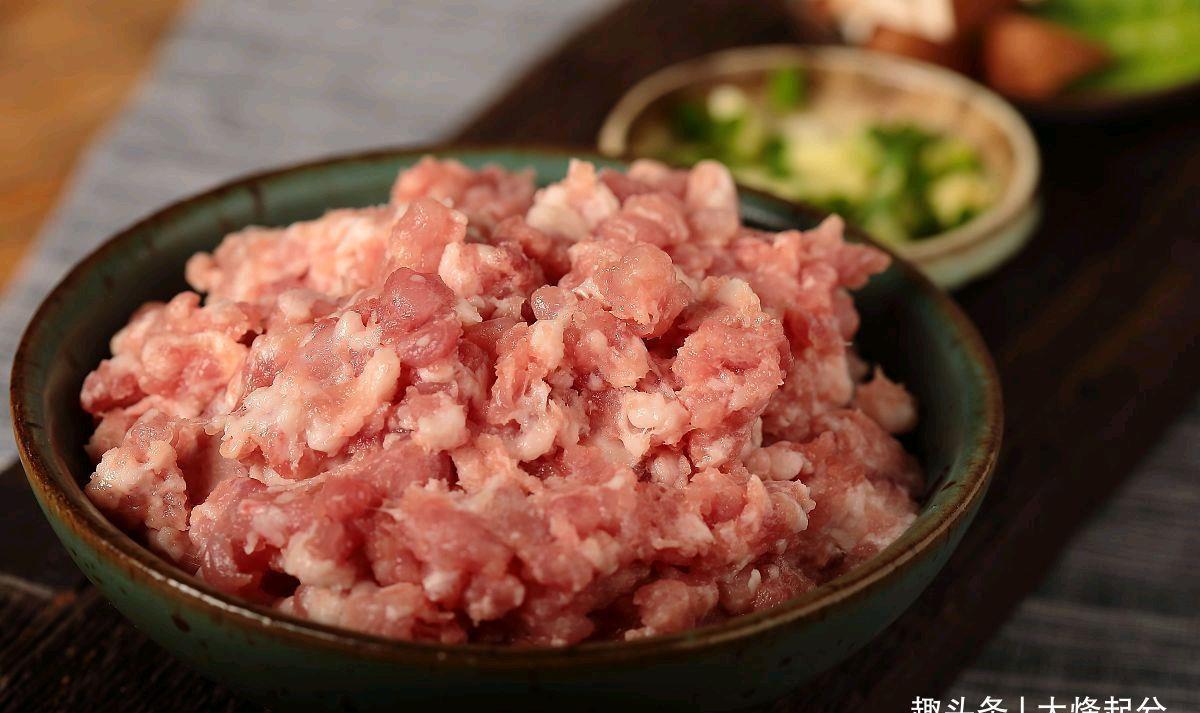 饺子馅|为什么饺子馆的饺子,肉馅打水加菜照样好包?掌握窍门,鲜嫩爆汁
