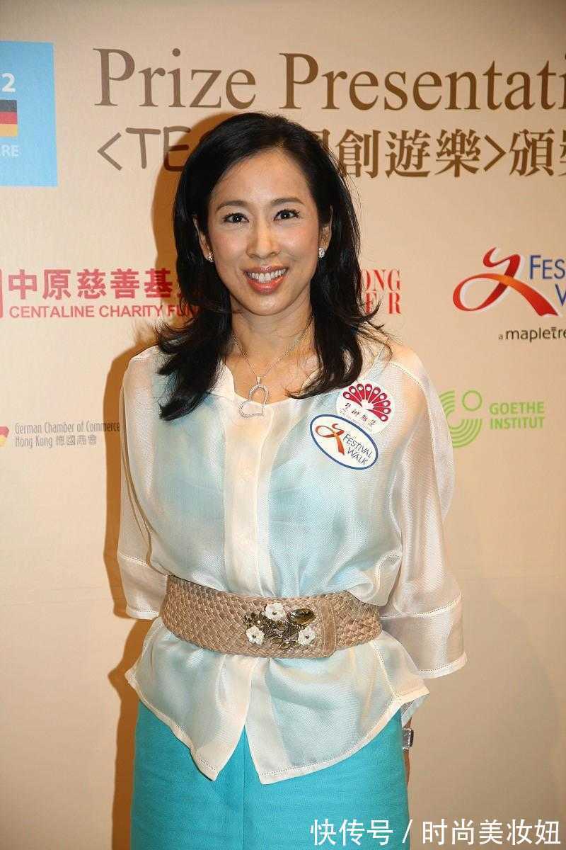 通身|朱玲玲才是“大婶辈”穿衣典范,无袖连衣裙+衬衫,端庄又贵气