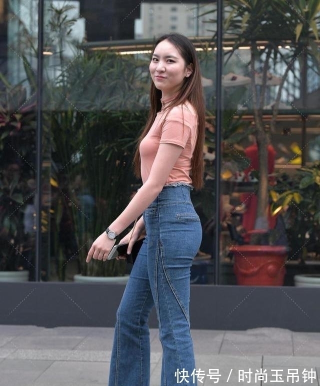 微喇 夏日别样穿搭,时尚高腰牛仔,穿出不一样的你