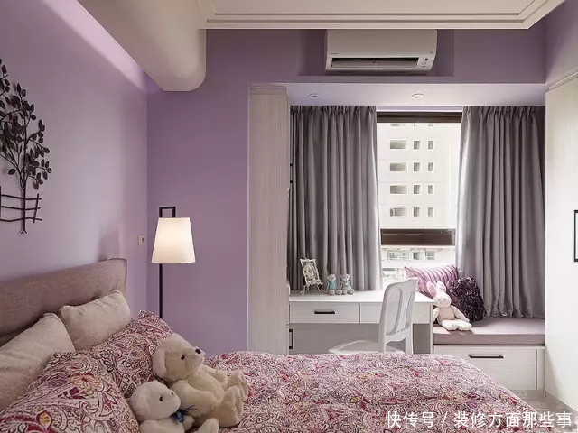 罗马柱|76平欧式二居室,餐厅彩色木质餐厅家具让这个空间更年轻活跃