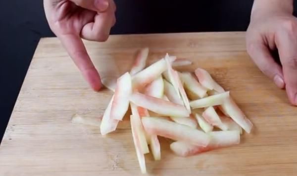 美肤|看完这4个大妙用，我偷偷把西瓜皮留起来，知道后你也不会扔掉的