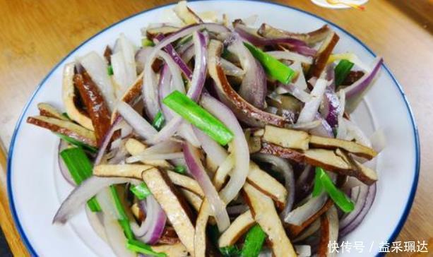 洋葱|炒洋葱时加“一物”,每天炒一盘,补钙质,软化血管,血管通畅了