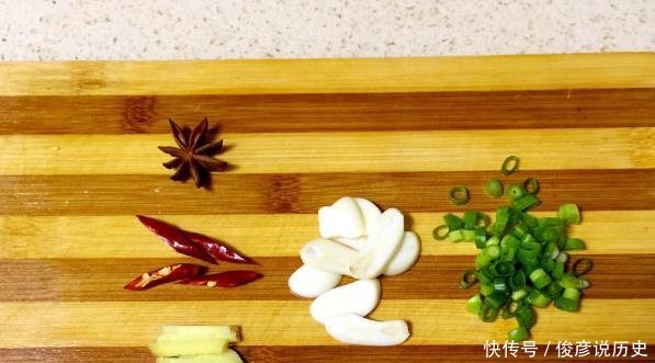 味道|吮指油焖大虾做法来袭,这也太简单了,味道好吃,营养丰富