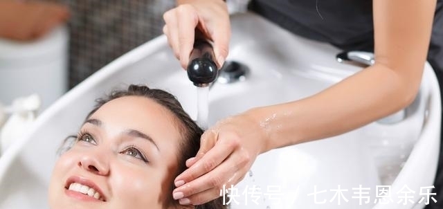 发丝|头发隔多久洗一次最好,很多人一直都做错了,难怪头发越掉越多