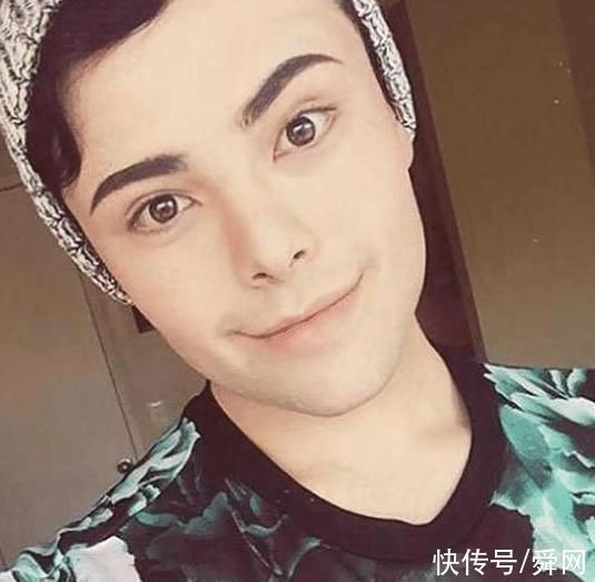 迪士尼公主|美国小哥哥cos迪士尼公主,想象中会很辣眼睛,竟然比动漫还美