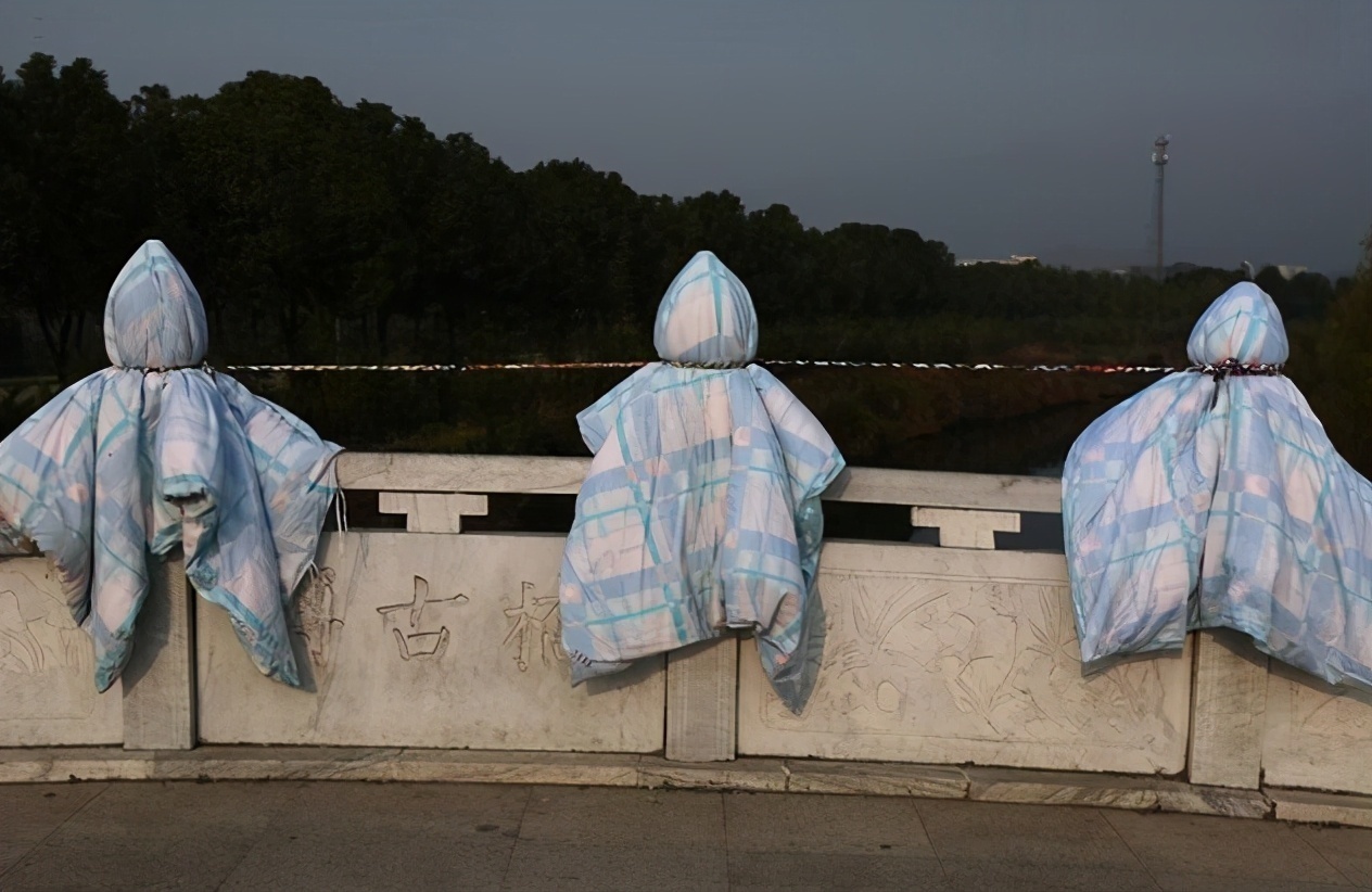 |大学生“晒被子”花样百出,一个比一个搞笑,网友浮想联翩呐