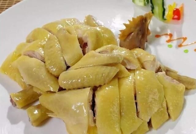 发黄|白切鸡怎么做表皮才会发黄呢？原来是这样，难怪之前怎么煮都不黄