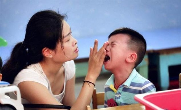 老师|宝妈不小心将消息错发到家长群,撤回道歉也来不及,孩子被退学