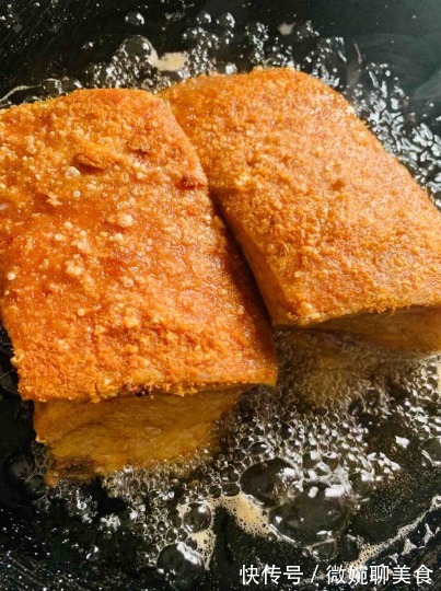 金黄|炸扣肉，别直接下锅油炸！大厨教你4点，金黄软糯，好吃不油腻