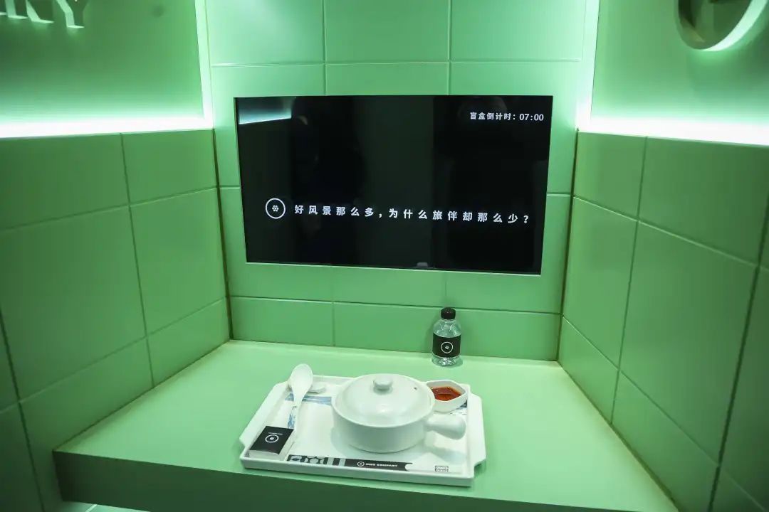 面店|这家面馆突然火了!一碗速食面卖57元?两个人一起还不能吃?