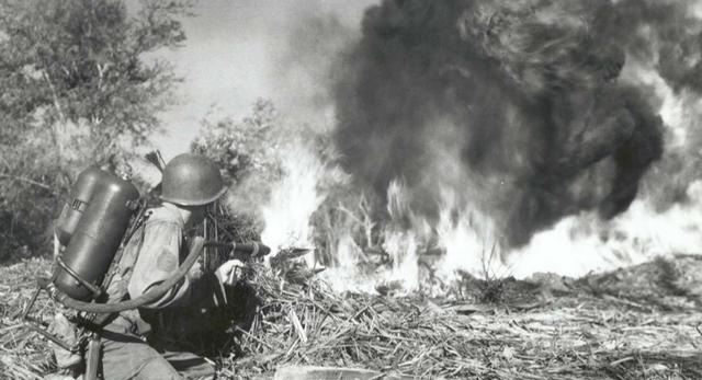 坦克|从单兵火焰喷射器到喷火坦克,二战时期震慑力与威力并存的武器