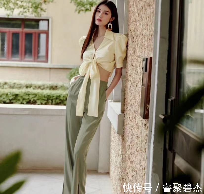 诗诗|如果你的脸有3个特点,说明适合走极简风,纯色的东西很适合你