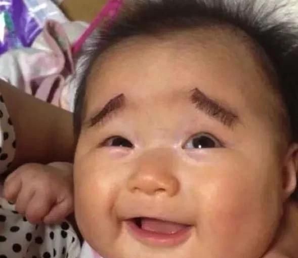 孩子|奶奶把刚满月孙女的眉毛剃光,2个月后宝妈气哭,网友迷信害人