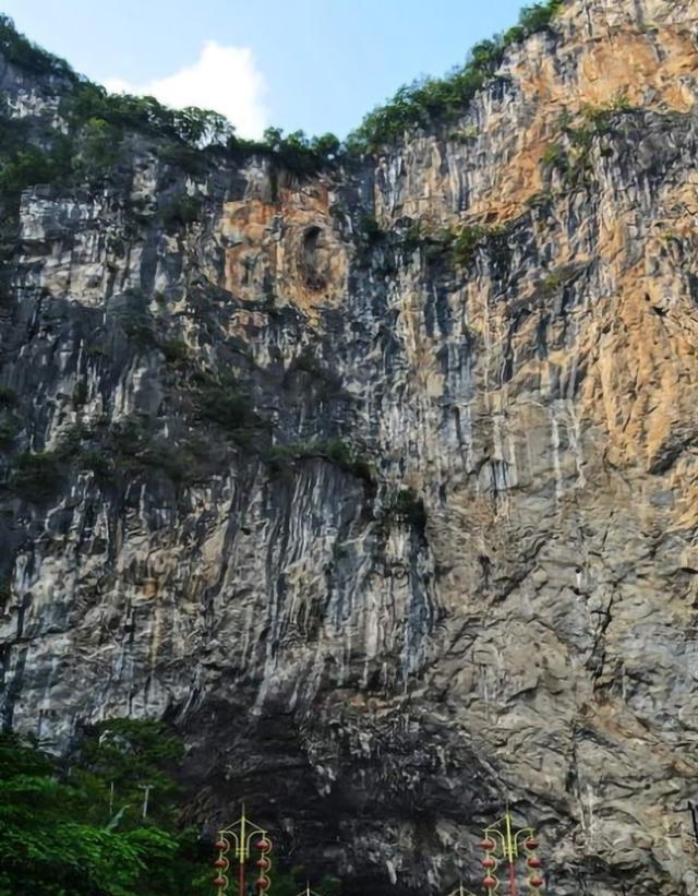 桃源|中国排名第五,有河流和钟乳,成群燕子在空中舞,广西凤山穿龙岩