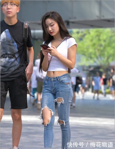 短袖|修身v领短袖破洞的牛仔裤，简单清凉，气场十足