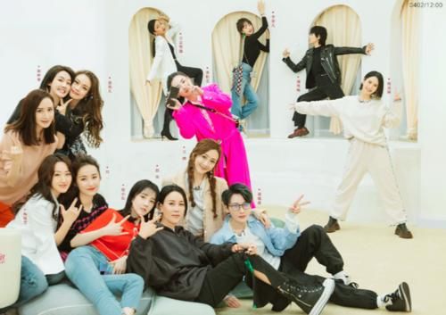 陈小纭拥抱容祖正式和解，周笔畅面无表情，这就洗白了？