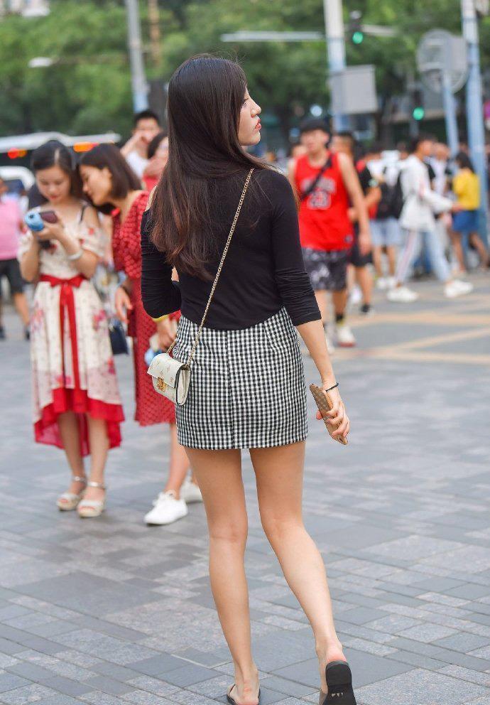 姑娘姐|选定靓丽短裙,尽享那份可贵的放松满意,秀出从简前卫美