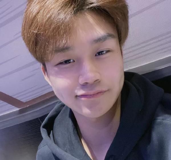 久诚彻底被dyg孤立?小义秀和队友合照,唯独少久诚