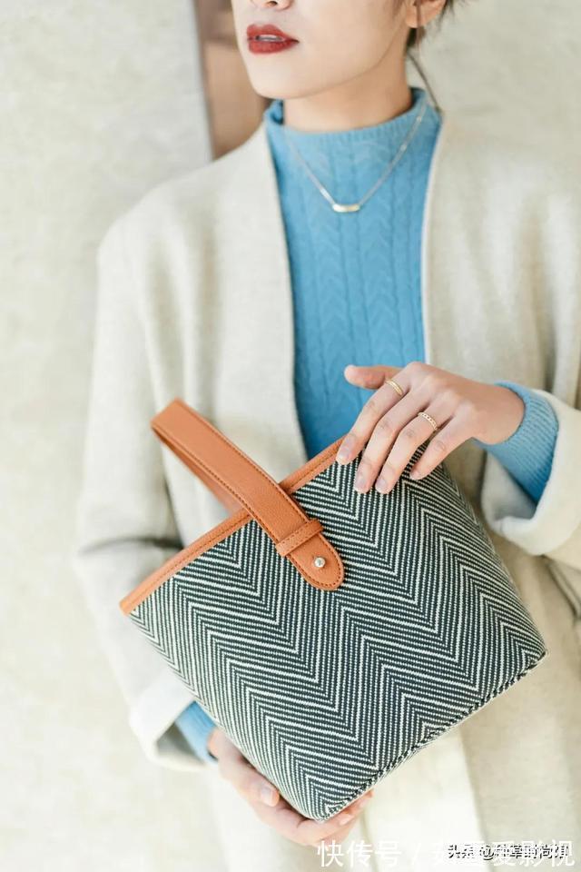 鱼骨纹|别再背烂大街的包了,2021气质又时髦的包包长这样