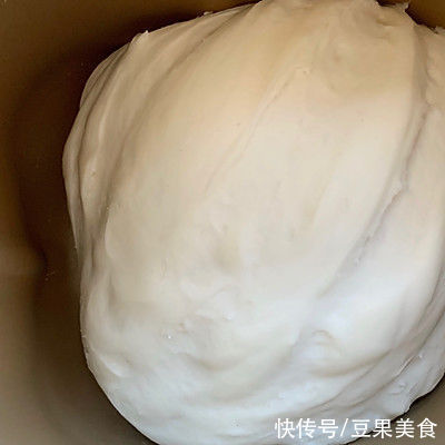 #暖冬酱在手,嗨吃部队锅#大骨煳锅贴