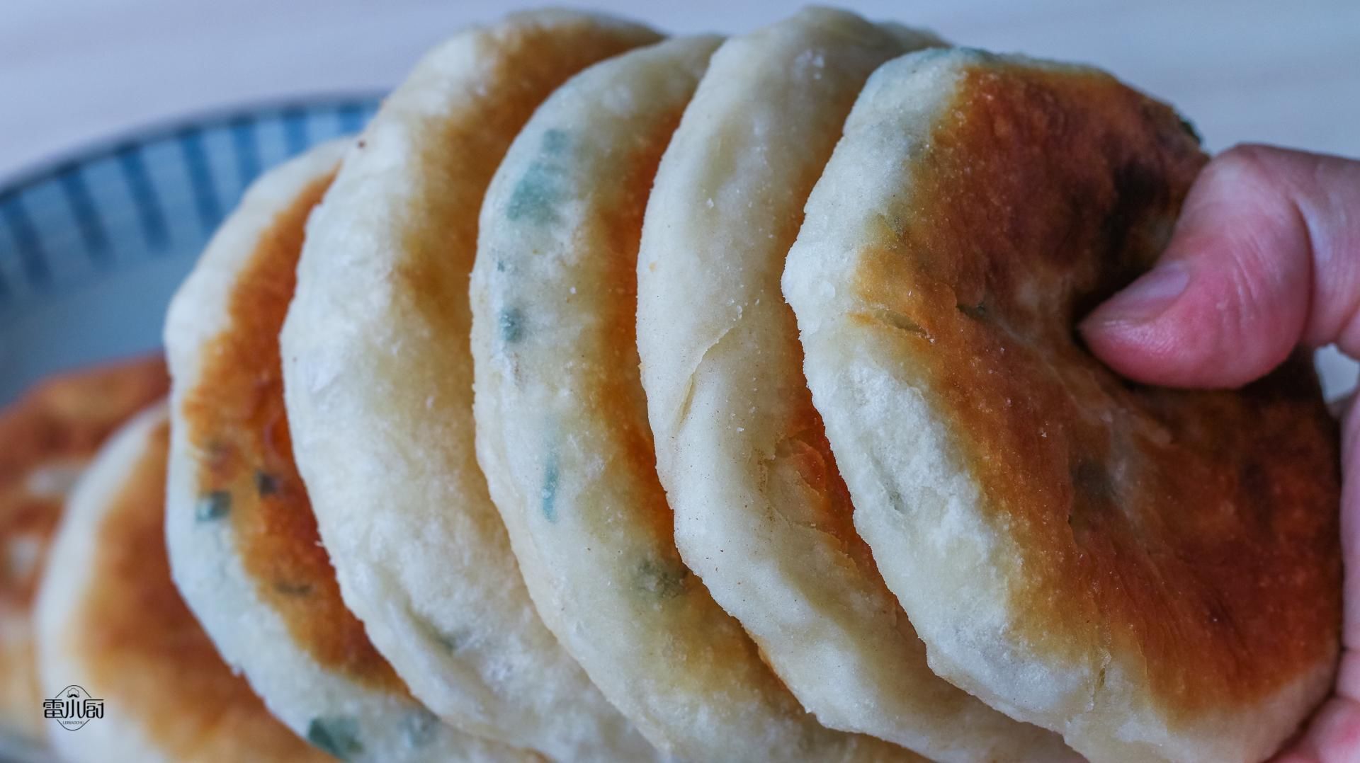 懒人早餐饼,不用揉面,筷子搅一搅,做出来的饼比面包还松软