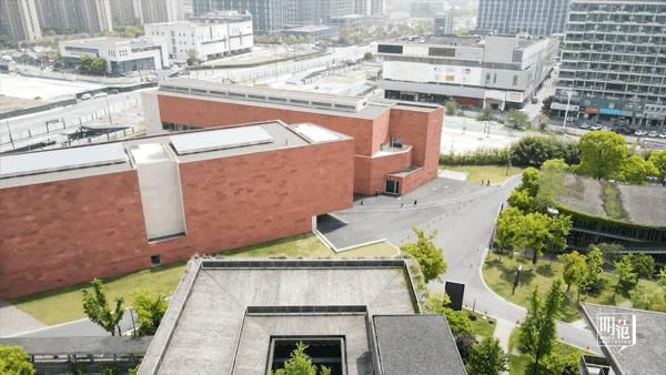 与楼兰一起在先锋建筑中寻找舒适