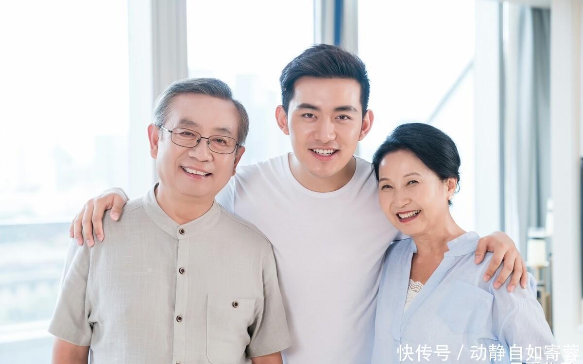 父亲|儿子从名校毕业10年,变成了一个“废物”,60岁父亲哭诉:我错了