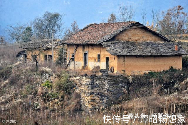 隔壁村|农村的光混汉收养了一个女孩，女儿出嫁那天这样做，村民都炸了锅