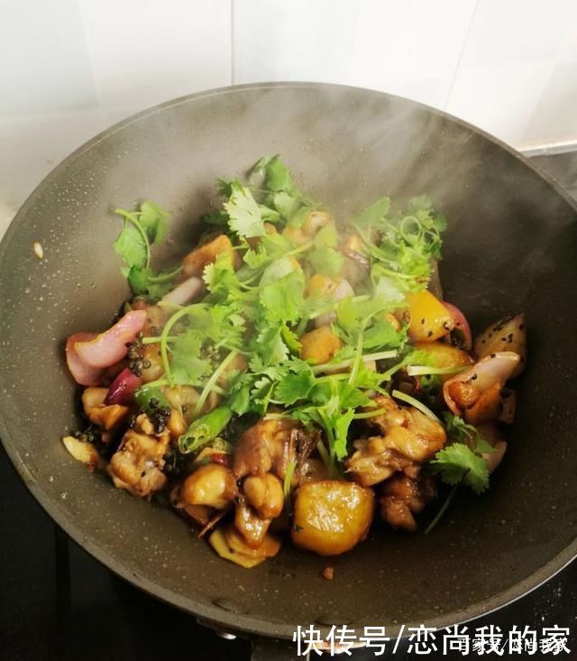 过年家里聚餐,推荐10个干烧菜,不用加水,烧出来特别下饭,还香