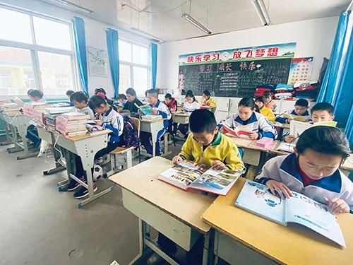  共享|图书下乡 百姓共享“精神食粮”