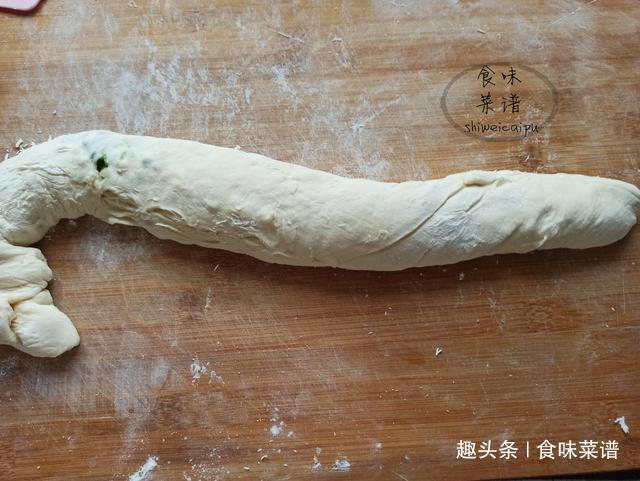 孩子想吃葱花饼了，教你特色做法，不和面不揉面，暄软咸香又好吃