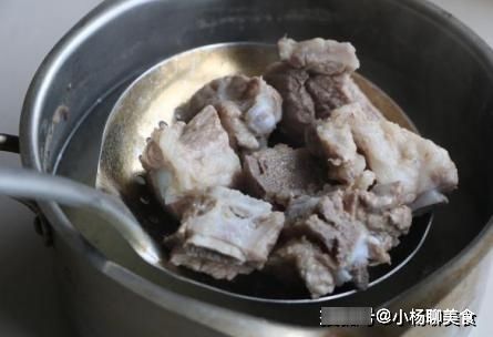 春夏时节来碗汤，滋补玉米与排骨相互碰撞，别有一番风味