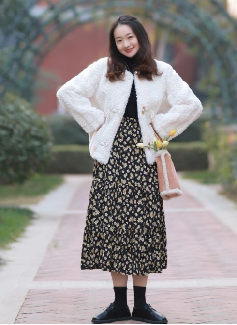 半身裙|今年流行可盐可甜的羊羔毛外套,学时髦精这样搭,美得惊艳!