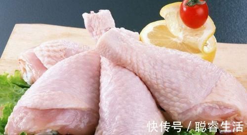 小技巧|买冷冻鸡腿时,别再直接拿起来就走了,教你小技巧,买的更新鲜