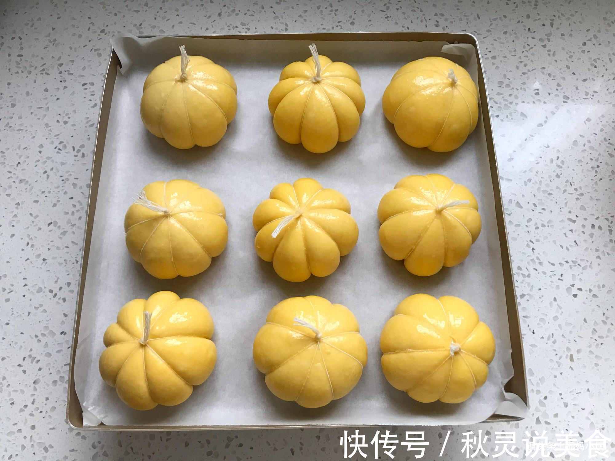 南瓜别煮粥了，加点面粉做此物，色泽金黄又营养，大小朋友都爱吃