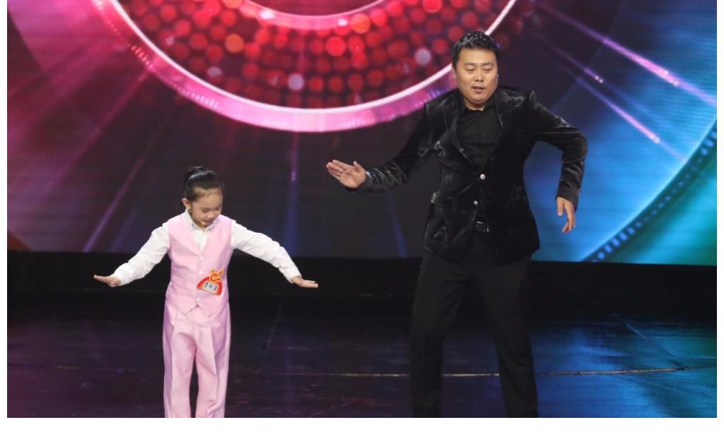 笛子|他假冒農(nóng)民在星光大道一夜成名，如今住豪宅娶嬌妻，過的比蜜甜