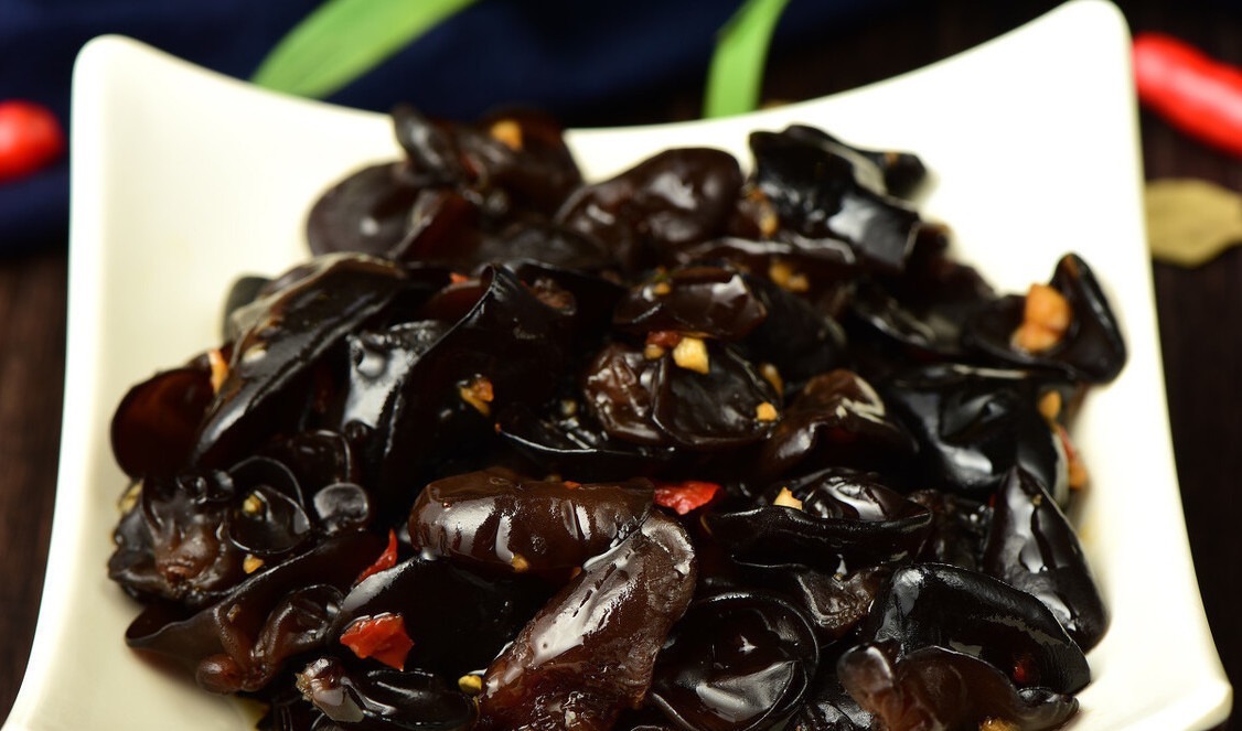 木耳切记不要直接泡,教你一招,虫卵全跑掉,10分钟泡得又大又软