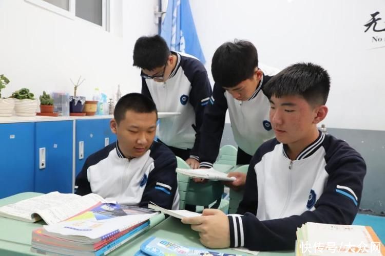 孩子|18年陪伴，撑起脑瘫孩子读书梦