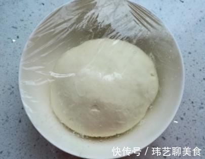 冬天蒸馒头，只加酵母可不行，教你5技巧，馒头又大又软，特别香