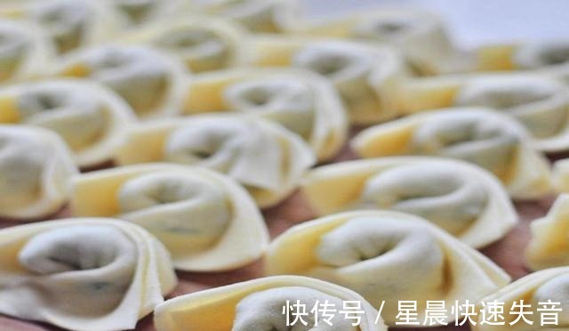 素馅大馄饨,馅大皮薄、营养丰富,满满一口极大地满足!