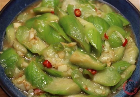 炒丝瓜有人焯水,有人直接炒,难怪不好吃,饭店大厨教你正确做法