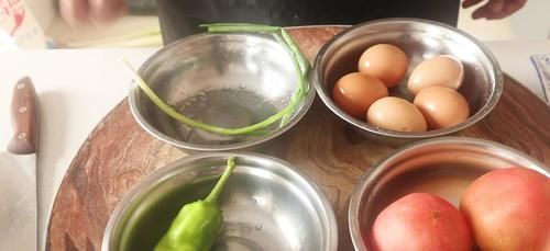  烹饪|看饭店大厨是怎样做“西红柿炒蛋”的？烹饪技巧很棒，拌饭就是香