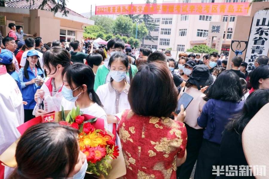 鲜花|语文考试结束！鲜花与拥抱，喜迎走出考场的你