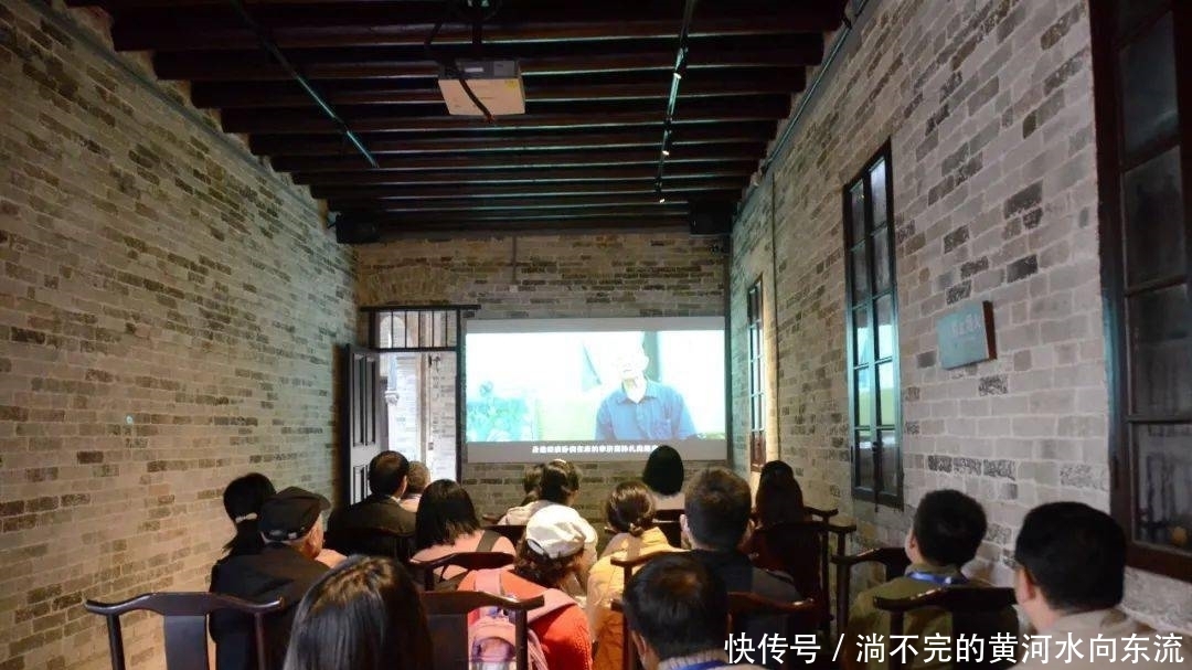 出席|出席第八届广府文化论坛专家学者代表到李济深故居实地考察