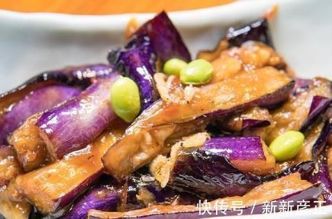 大厨|原来炒茄子不能先放油，酒店大厨教你正确操作，不吸油不发黑