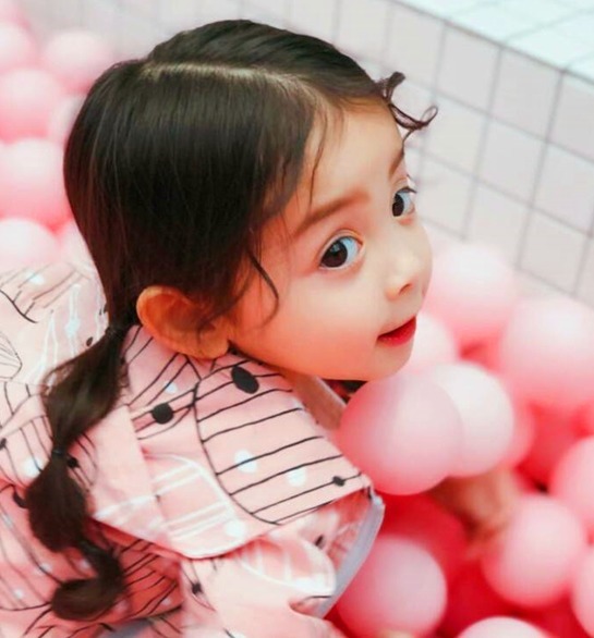 皮肤|最美婴儿走红,一出生就长得这么好看,网友:我愿意等她长大