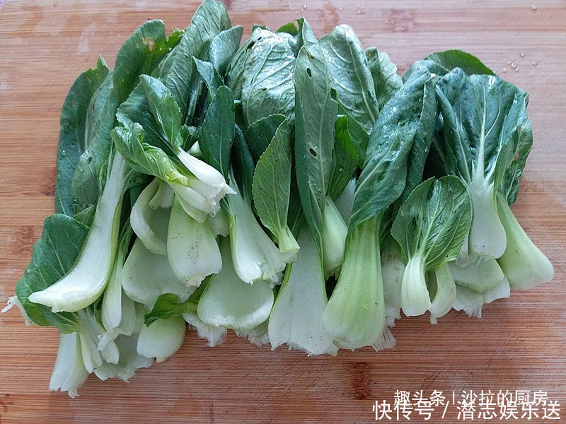 炒青菜|原来炒青菜也有窍门,这么炒色泽翠绿油亮,口感脆爽,简单又营养