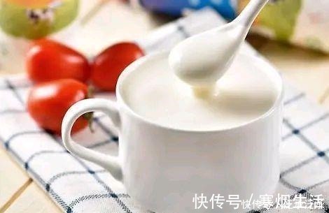 酸奶新吃法，简单2步一次成功，做出来的酸奶蛋糕，孩子抢着吃