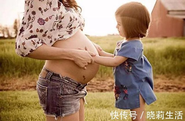 受精卵|父母为生二胎与女儿绝交,现跪求女儿帮忙养弟弟,女儿:放过我吧