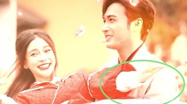 抱景甜|张彬彬公主抱baby,手放的位置很讲究,跟抱景甜时不一样